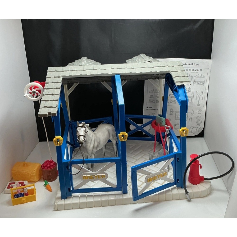 Breyer Two Stall Horse Wash Play Set Barn Stable Pen W. Horse & Accessories